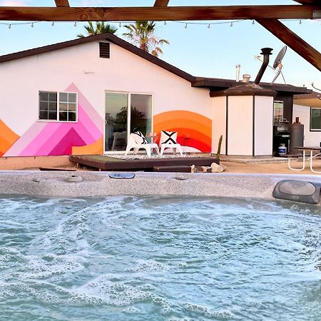 Twin Palms Desert Getaway - Jacuzzi, Fire Pit, Meditation Room & More Джошуа Три Екстериор снимка