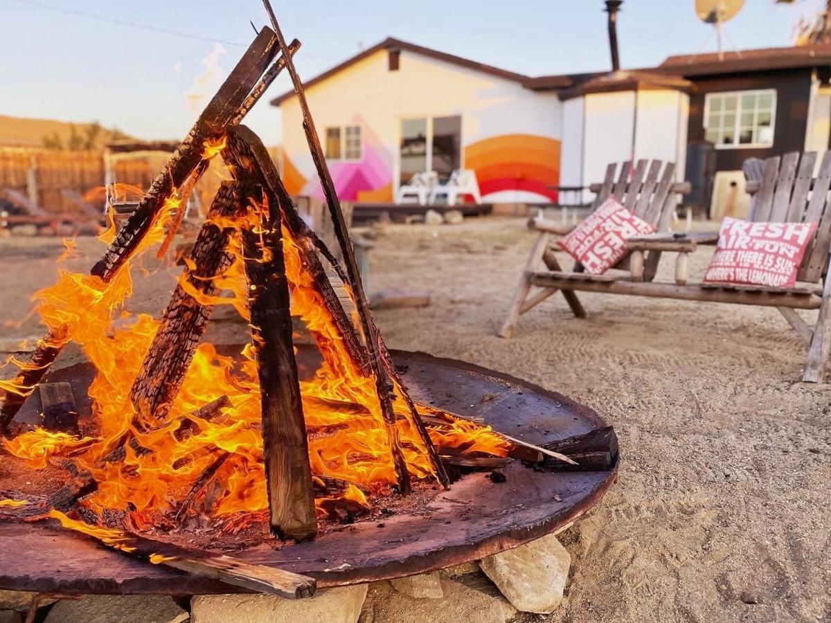 Twin Palms Desert Getaway - Jacuzzi, Fire Pit, Meditation Room & More Джошуа Три Екстериор снимка