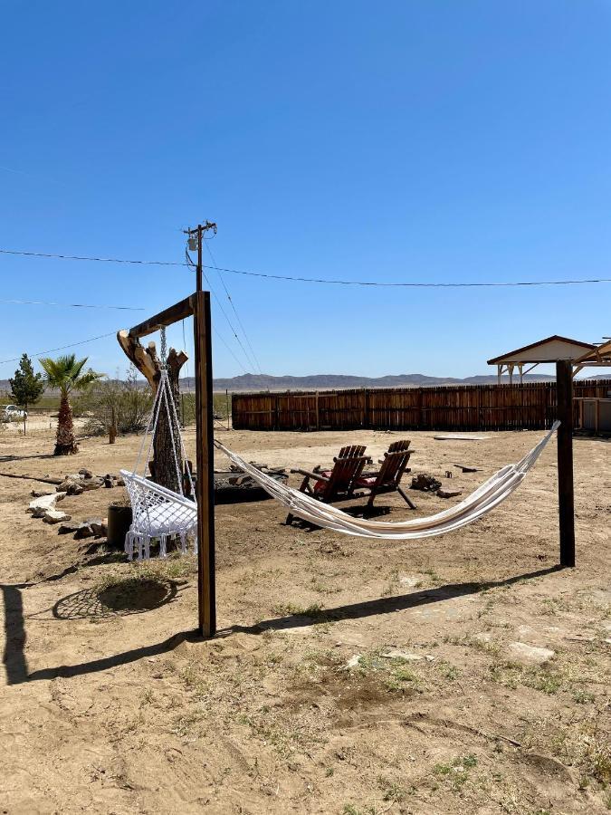 Twin Palms Desert Getaway - Jacuzzi, Fire Pit, Meditation Room & More Джошуа Три Екстериор снимка