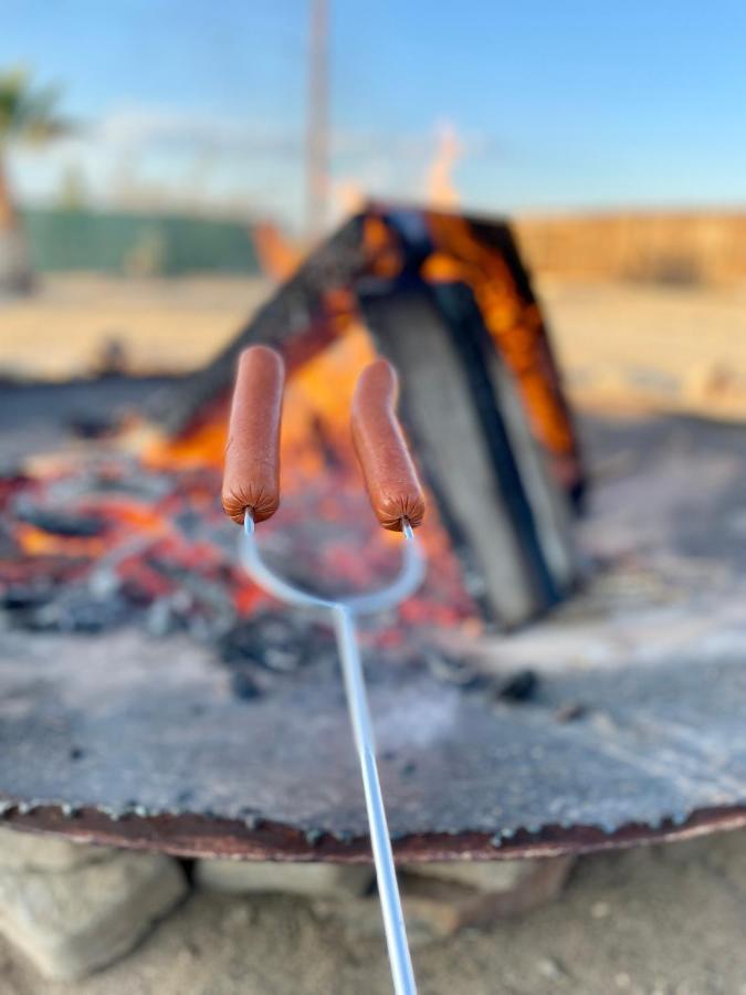 Twin Palms Desert Getaway - Jacuzzi, Fire Pit, Meditation Room & More Джошуа Три Екстериор снимка