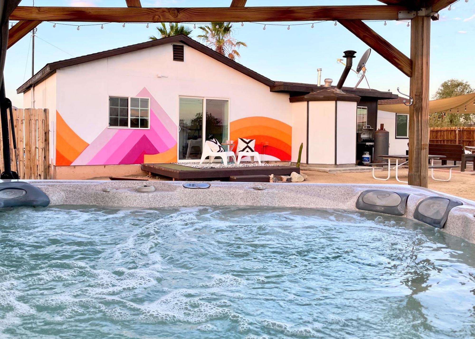 Twin Palms Desert Getaway - Jacuzzi, Fire Pit, Meditation Room & More Джошуа Три Екстериор снимка