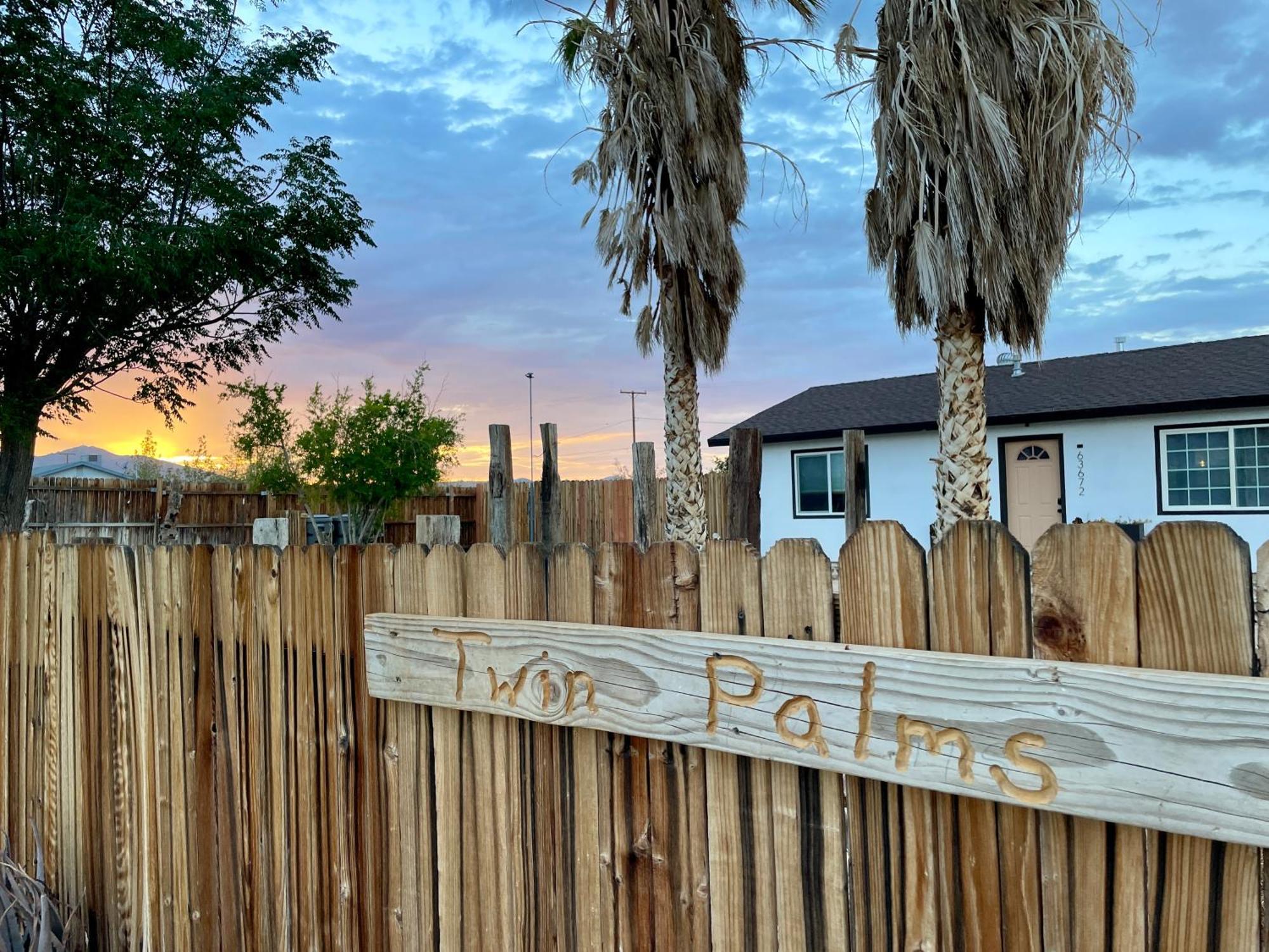 Twin Palms Desert Getaway - Jacuzzi, Fire Pit, Meditation Room & More Джошуа Три Екстериор снимка